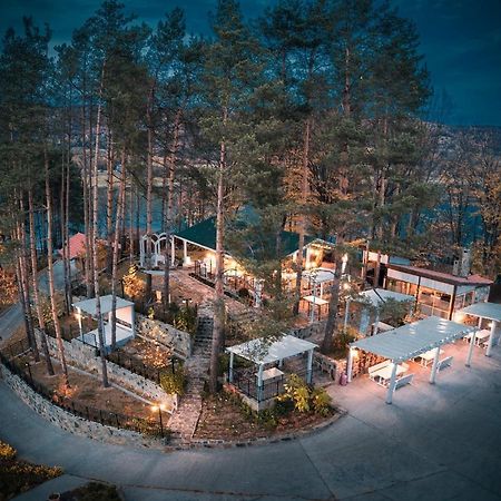 Семеен Хотел И Ресторант Райски Залив Golyama Zhelyazna Exterior photo